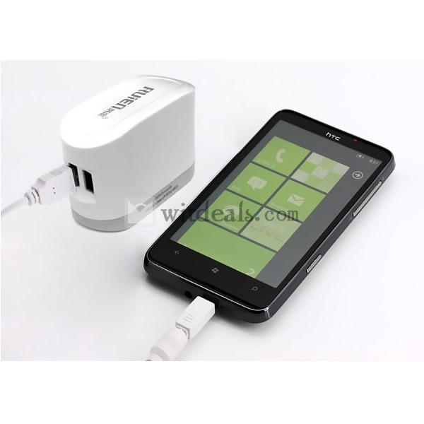 二つUSBポート　iPod／iPad／iPhone デジタルカメラ USB电源アダプター　