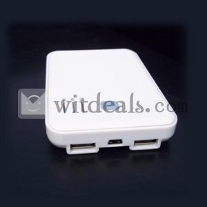 緊急マルチモバイルバッテリー／ポータブル電池　5000mAh　iPhone5対応可能　二つUSBポート付き　ホワイト