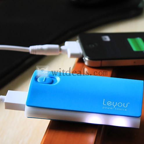 5200mAh　コンパクトモバイルバッテリー 【iPhone5にも対応】ブルー