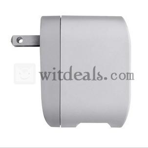 2つUSBポート回転可能　iPod／iPhone５など対応　USBプラグ充電器　ホワイト