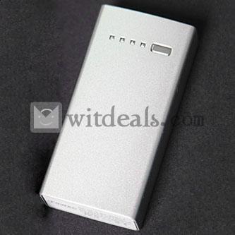 iPhone5対応充電器／バッテリ　5600mAh 　iPad／iPodなど対応　汎用　ローズレッド