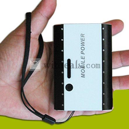 iPhone5対応可能充電器／モバイルバッテリ　携帯便利　汎用　ブラック