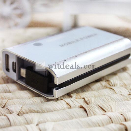 汎用充電器／モバイルバッテリ　iPhone5対応　5600mAh シルバー