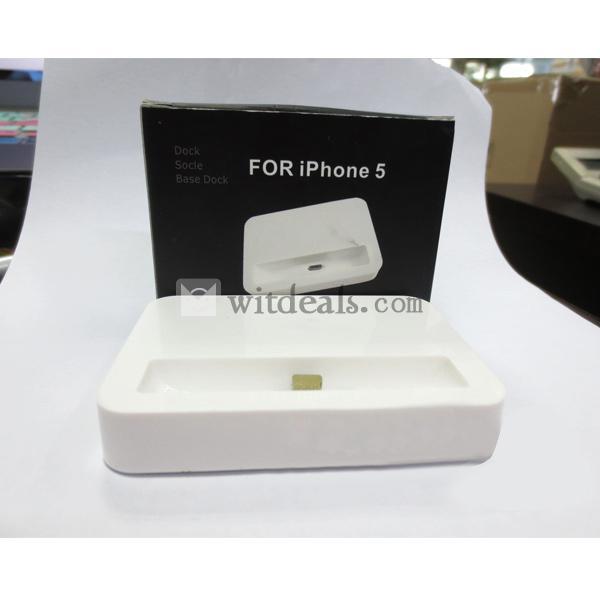 iPhone5専用スタンド型充電器　アップル充電器クレードル　ホワイト