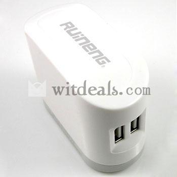 iPhone5充電アダプタ　2ポートiPhone5対応充電器　iPad　iPod等も対応可　ホワイト