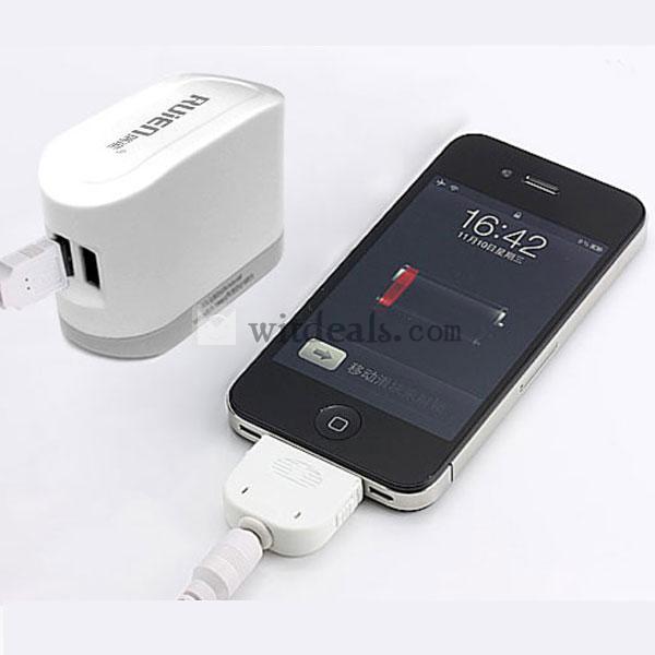 iPhone5充電アダプタ　2ポートiPhone5対応充電器　iPad　iPod等も対応可　ホワイト