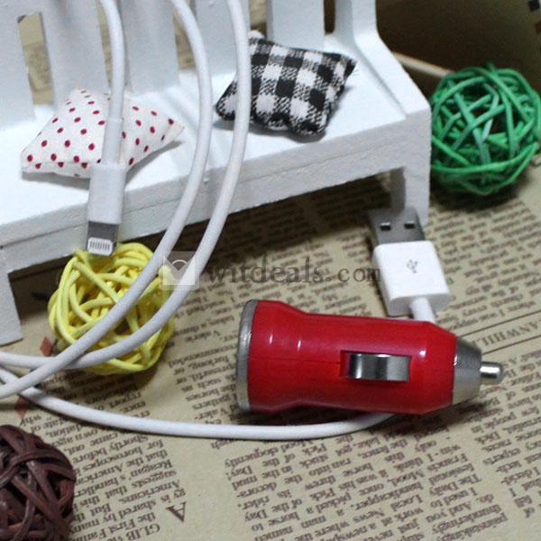 iPhone5ケーブル付きカーチャージャー／車載充電器　USB付き　レッド