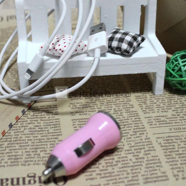 iPhone5充電アダプタ／車載充電器／カーチャージャー　iPhone5ケーブル付き　ピンク