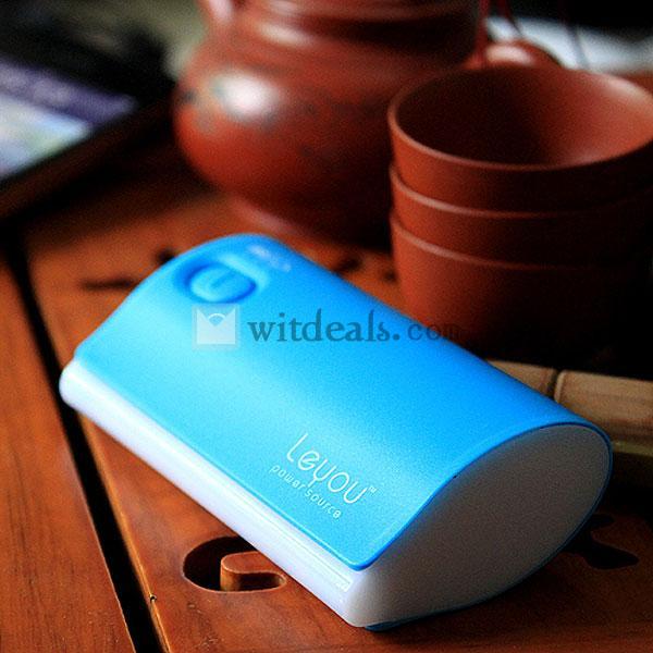 5200mAh　コンパクトモバイルバッテリー 【iPhone5にも対応】ブルー