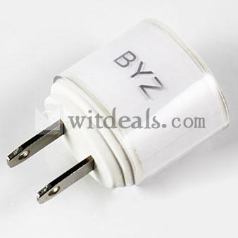 iPhone5充電器　iPad mini/4/3/2 iPhone4S/4対応多用充電アダプタ　ホワイト