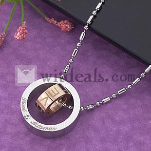 ペアネックレス&リング （レディース）　カップルネックレス　２重リングLOVE刻印ネックレス　人気なペアアクセ プレゼント　金色