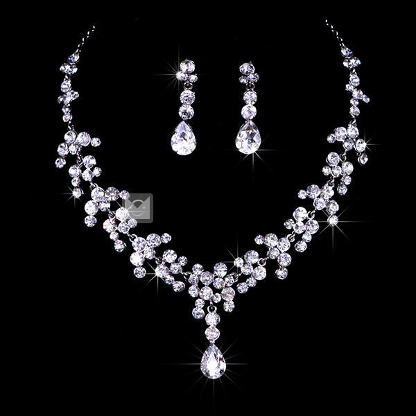 花嫁ブライダルアクセサリー ネックレス＋イヤリング２点セット 結婚式 心/シズク/ベル 輝き