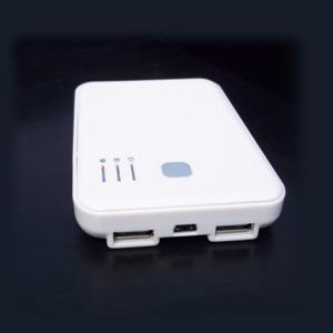 5000mAh　二つUSBポート付き　緊急マルチチャージャー／万能充電器　ホワイト